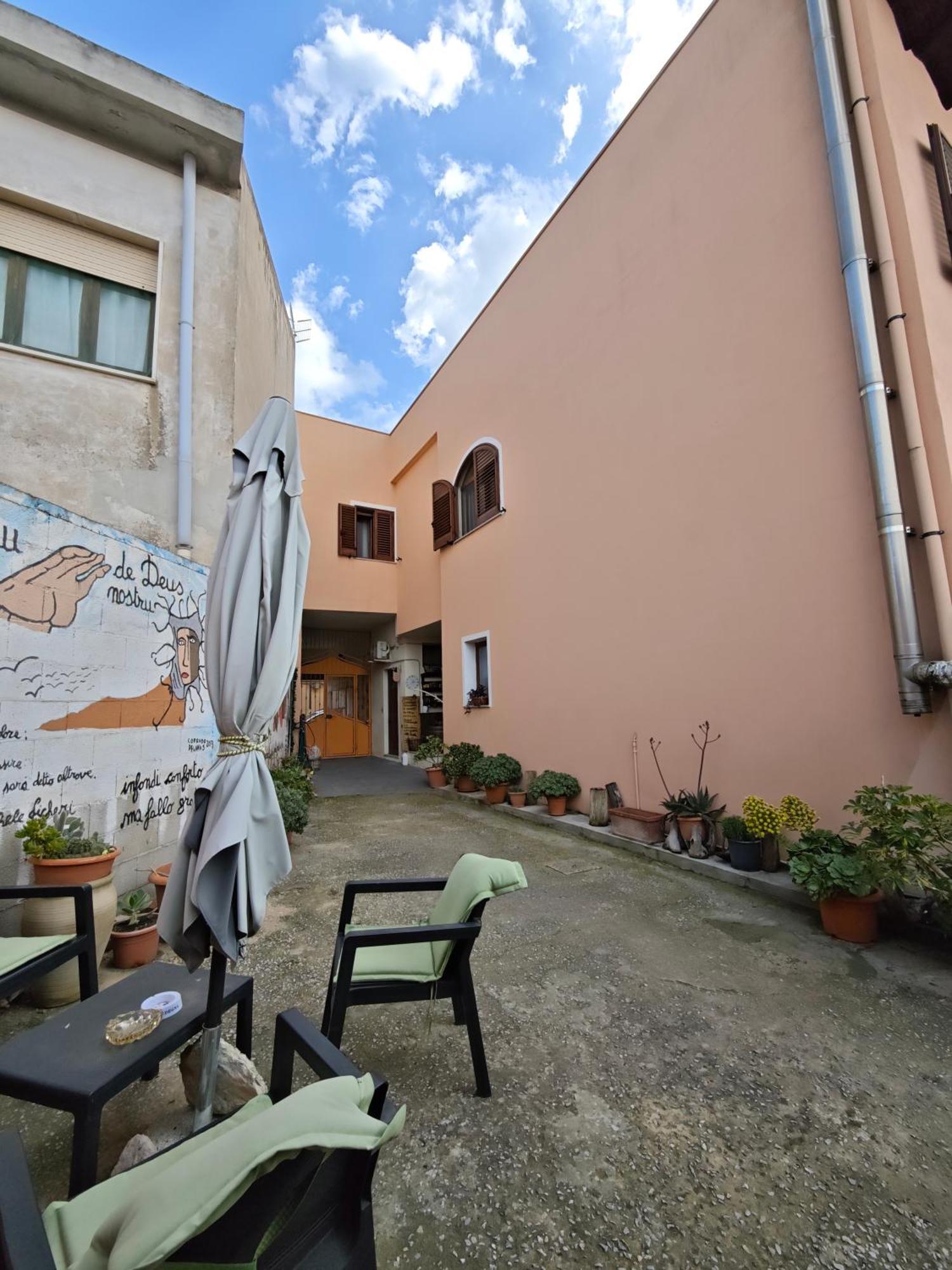 B&B Domu Delunas Giba Luaran gambar